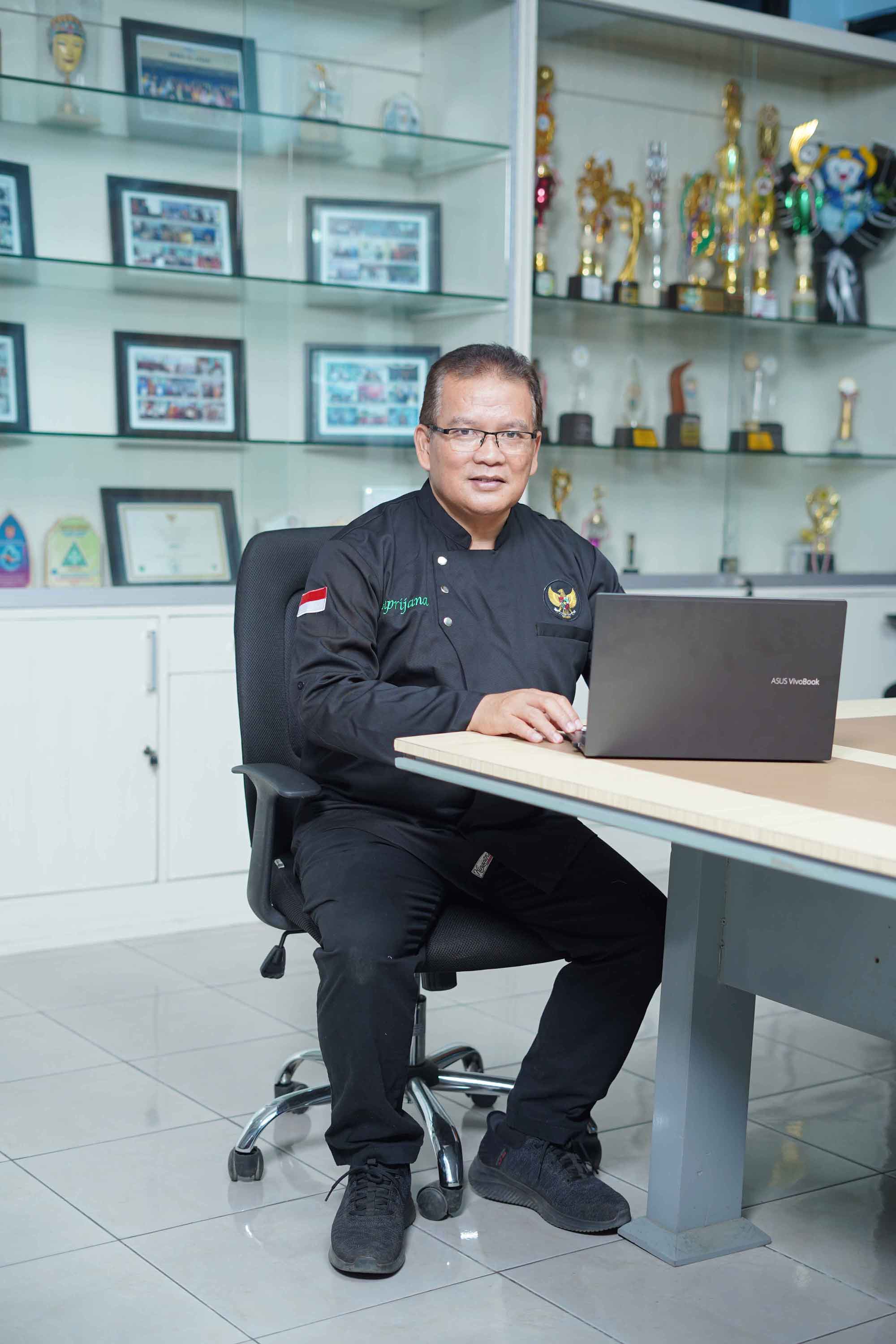 1.-kepala-smkn-7-malang-e1.jpg